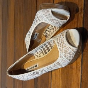 American Eagle ivory lace wedge shoe